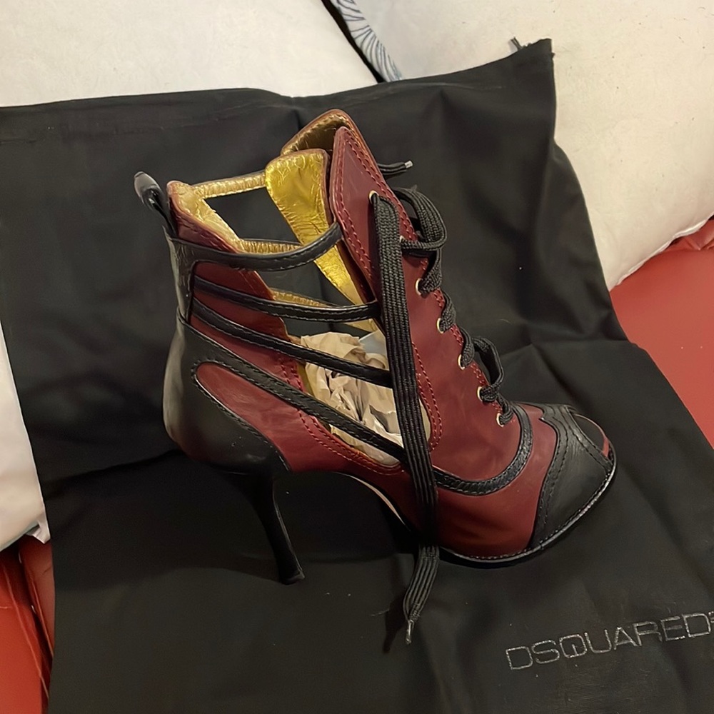 Dsquared2 open toed shoes  dustbag and box included